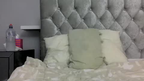 Snapshot of bermudatriangle12 chatting on December 15, 4:59 pm tixxie  online show from December 15, 4:59 pm