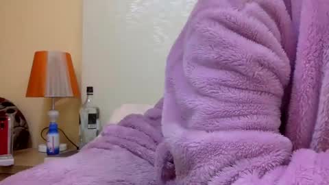 Snapshot of bermudatriangle12 chatting on February 18, 7:21 am tixxie  online show from February 18, 7:21 am