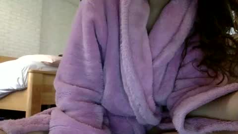 Snapshot of bermudatriangle12 chatting on March 5, 1:21 am tixxie  online show from March 5, 1:21 am