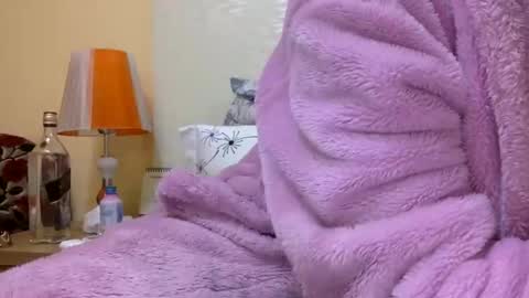 Snapshot of bermudatriangle12 chatting on January 8, 5:15 pm tixxie  online show from January 8, 5:15 pm