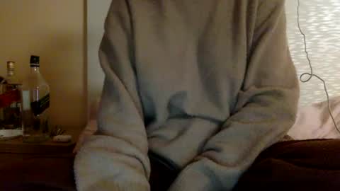 Snapshot of bermudatriangle12 chatting on March 7, 3:51 am tixxie  online show from March 7, 3:51 am