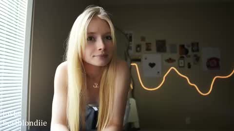 Chloe Next stream on Friday online show from March 3, 8:54 pm