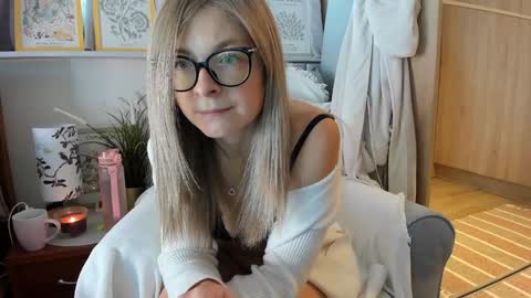 Vicky   online show from October 21, 11:04 am