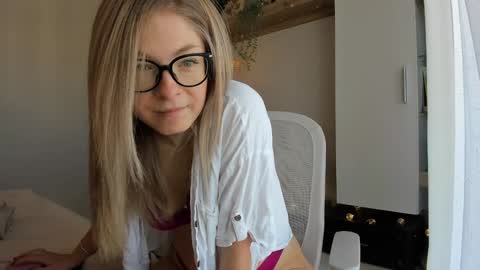 Vicky   online show from September 23, 6:29 am