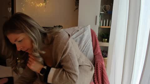 Vicky   online show from December 29, 9:06 am