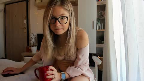 Vicky   online show from October 10, 7:03 am