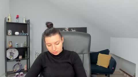 bettyjamess online show from December 16, 5:47 am