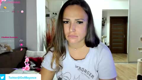   BeyonceDoll       Twitter DollBeyonce    online show from November 5, 9:06 pm