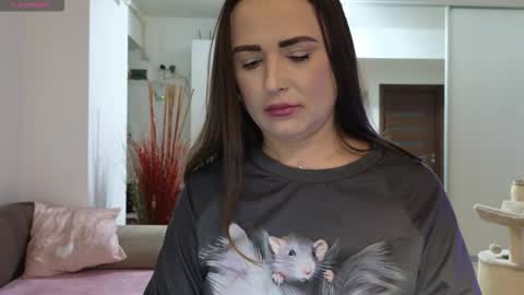   BeyonceDoll       Twitter DollBeyonce    online show from February 24, 10:57 pm