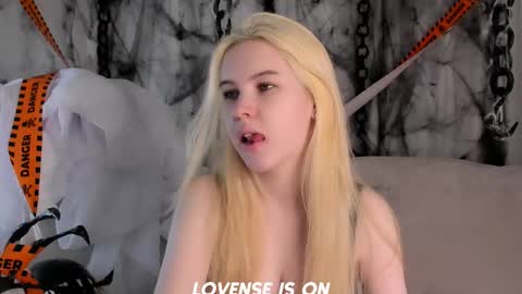 Eliz online show from November 2, 1:38 am