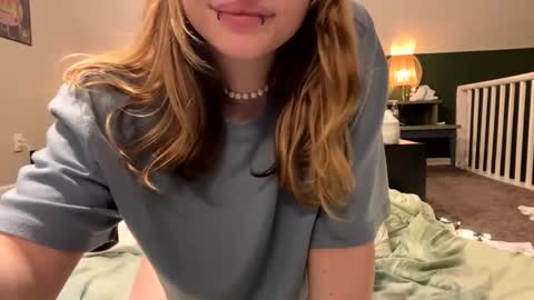 Ellie  online show from February 18, 4:34 am