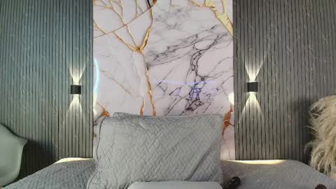 Tell me Sophia  online show from April 9, 9:20 pm