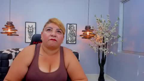 BigAssMaturee online show from November 29, 1:19 pm