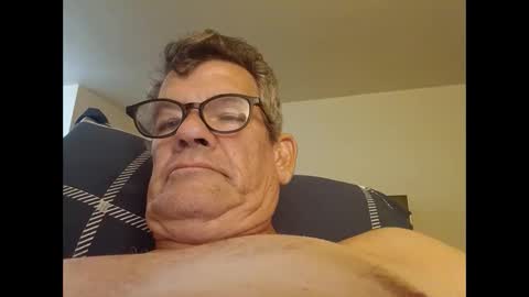 Snapshot of bigbikes71781 chatting on March 5, 10:33 am bigbikes71781 online show from March 5, 10:33 am