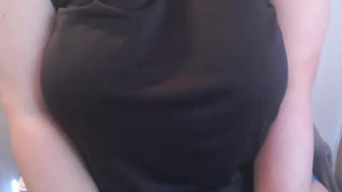 bigbittiesandfun online show from January 27, 9:00 pm