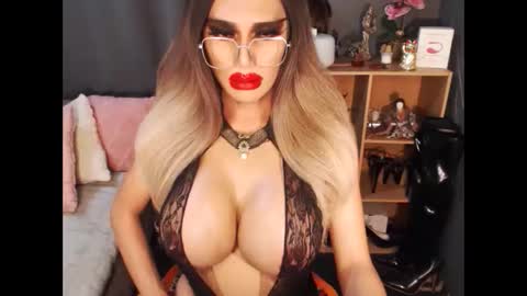 Loraine Cruz online show from September 30, 2:22 am