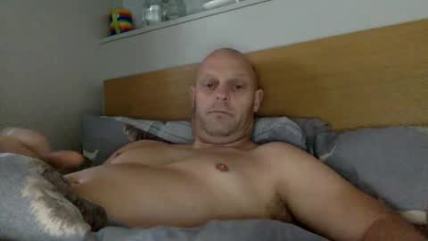 bigbumlover2377 online show from December 20, 10:05 am