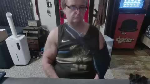 Darryl online show from January 9, 1:44 am