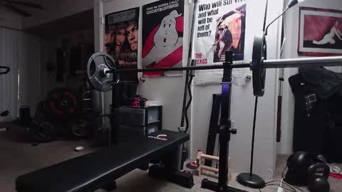 biggerisbetter21 online show from December 3, 4:35 am