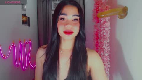 kiaaannaaaa online show from April 15, 12:30 pm