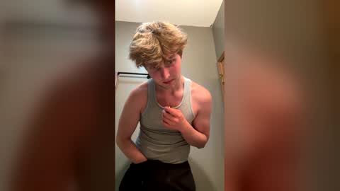 bigskinnyboyshh online show from June 9, 2:00 am