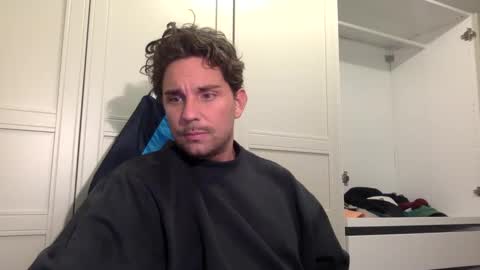 bikdig1 online show from December 11, 8:18 pm