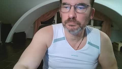 bikertom1988 online show from December 29, 5:44 pm