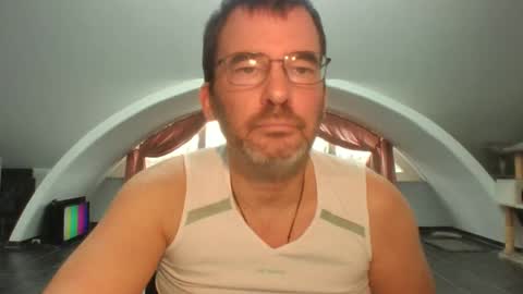 bikertom1988 online show from December 7, 1:35 pm