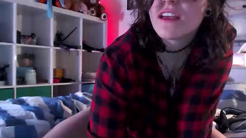 Billie Wilde twitter BillieWildeLove online show from December 4, 11:59 pm