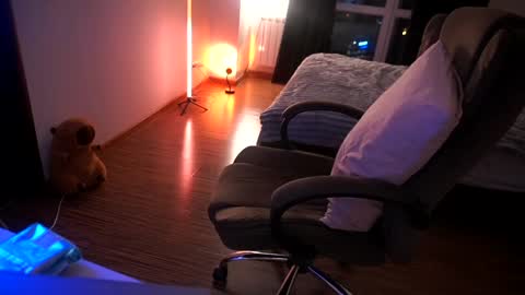 Ann Braslowsky online show from October 9, 10:59 pm