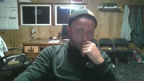 bjhancock_28 online show from November 17, 9:28 pm