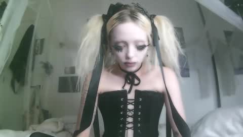 vampire fang  online show from November 14, 9:27 pm