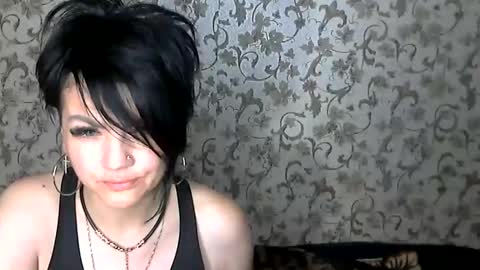 Snapshot of black_hot_01 chatting on October 19, 1:32 am black_hot_01 online show from October 19, 1:32 am