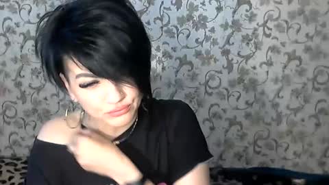 Snapshot of black_hot_01 chatting on October 6, 6:20 am black_hot_01 online show from October 6, 6:20 am