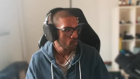 Master online show from April 12, 9:46 am