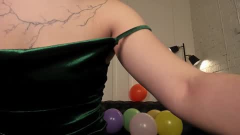 Snapshot of black_pant3r chatting on October 15, 3:10 am Mon Mon online show from October 15, 3:10 am