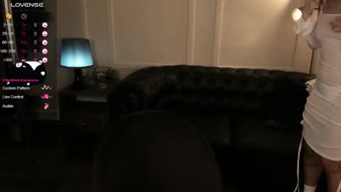 Snapshot of black_pant3r chatting on October 1, 2:54 am Mon Mon online show from October 1, 2:54 am