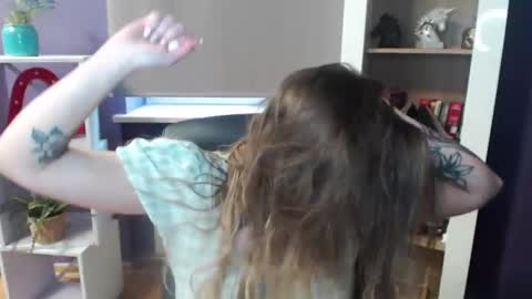 Z O E Y online show from February 19, 8:55 am