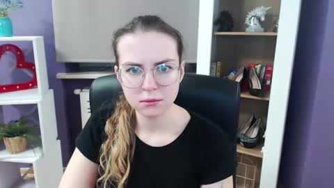 Z O E Y online show from February 26, 5:35 am