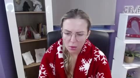 Z O E Y online show from September 17, 4:38 am