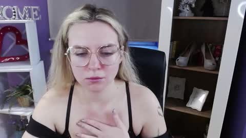 Z O E Y online show from March 9, 5:45 am