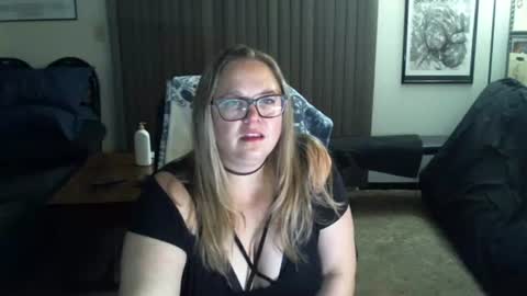 Snapshot of bladesizzo3111 chatting on October 26, 4:57 am bladesizzo3111 online show from October 26, 4:57 am