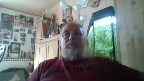 Snapshot of blindsurfer780299 chatting on September 28, 12:25 pm blindsurfer780299 online show from September 28, 12:25 pm