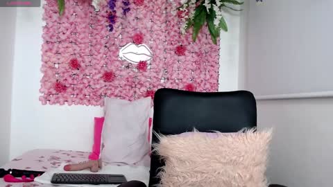 blonde_squirt_ online show from February 7, 4:06 am