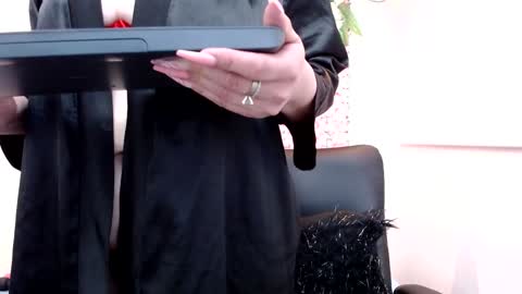 blonde_squirt_ online show from February 2, 7:30 am