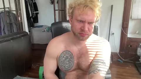 blondebluebear online show from April 21, 9:00 pm