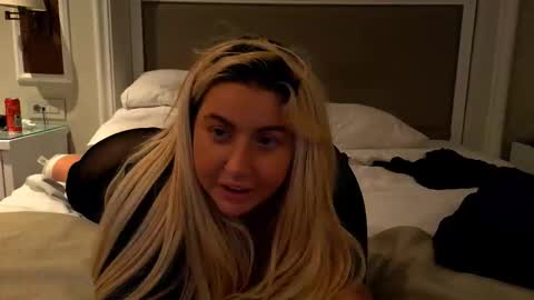 blondedolltia online show from January 5, 6:44 pm
