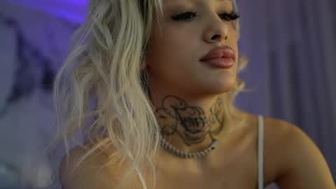 blondie_muller online show from April 3, 8:05 pm