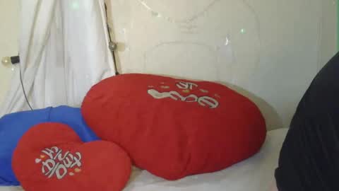 Snapshot of blue_angel33 chatting on December 10, 1:32 am kate online show from December 10, 1:32 am