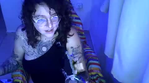 Snapshot of blue_liz chatting on October 5, 9:11 pm blue_liz online show from October 5, 9:11 pm